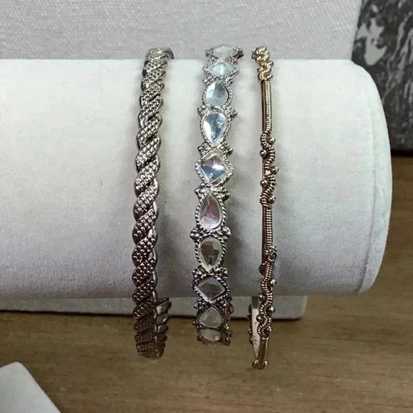 Gold Bangle Set - Various Styles and One with Rhinestones. - Vintage - Picture 1 of 5